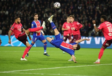 PSG vs Lyon (02:30 – 27/10)